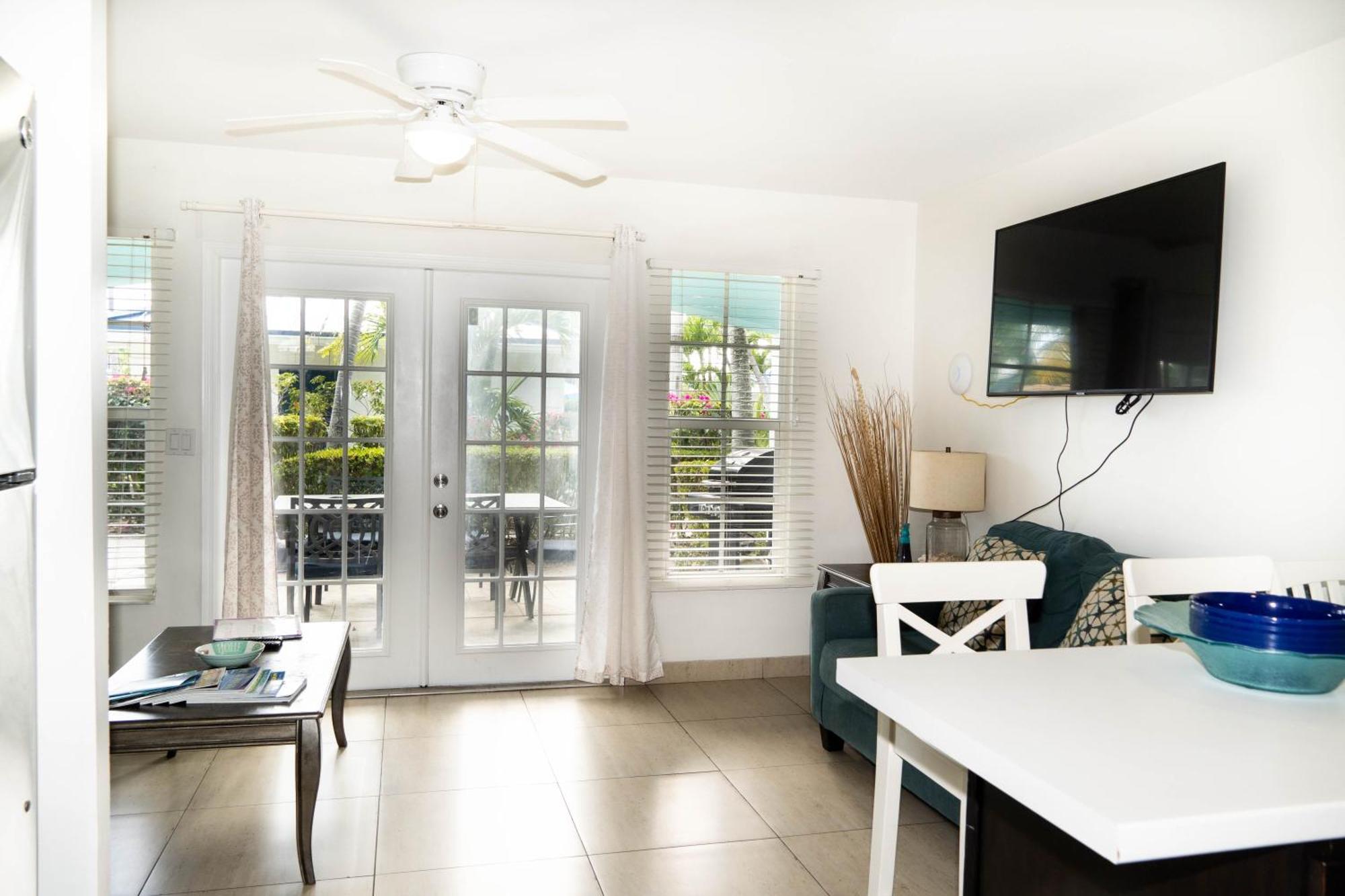 Island Club Turks & Grace Bay Place Exterior photo